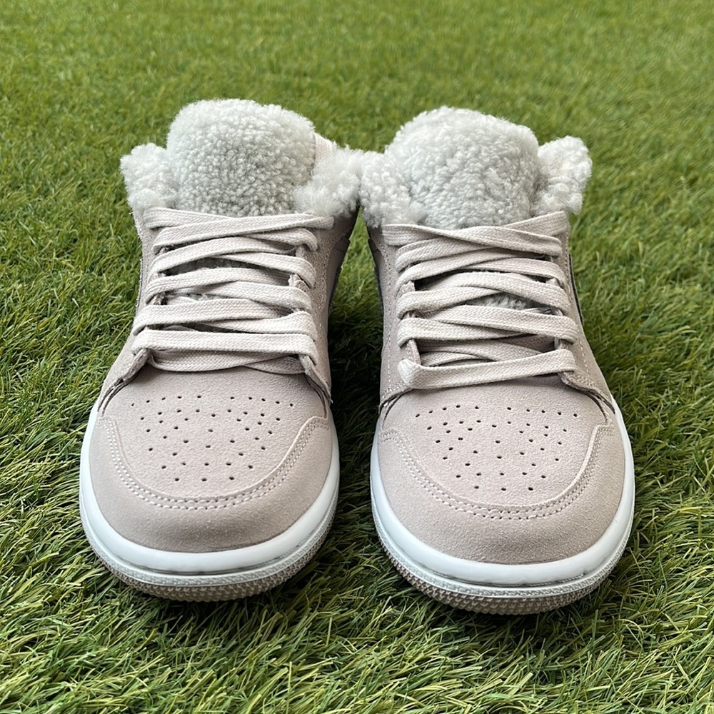 Air Jordan 1 Low SE - Picture 2 of 5